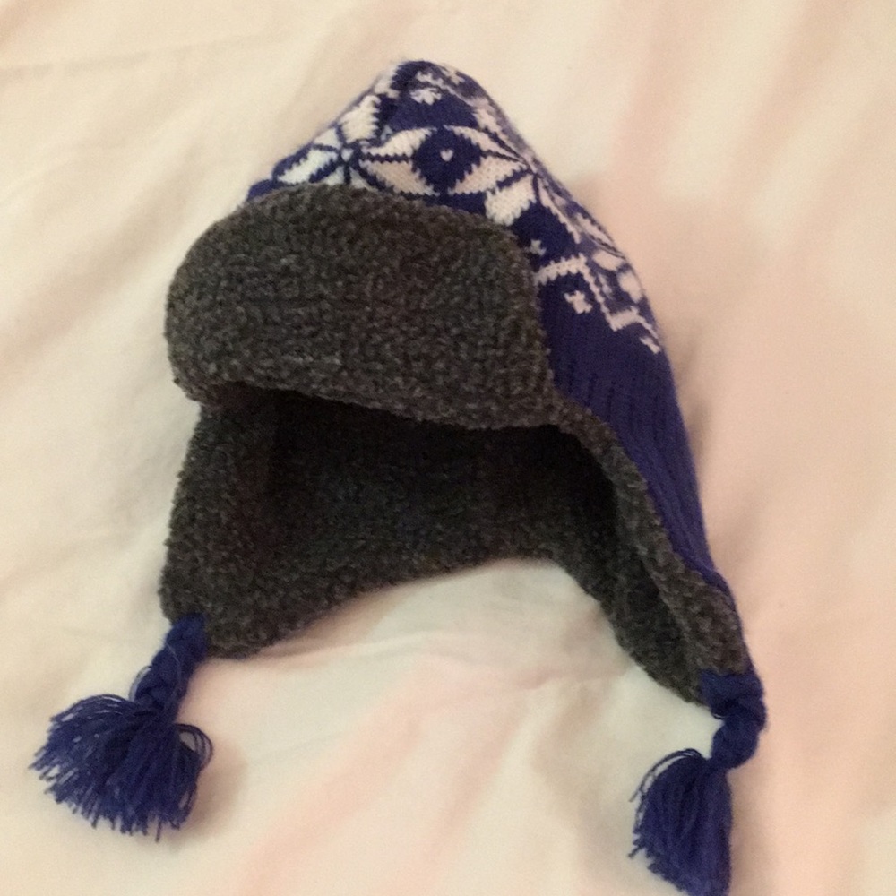 Knit hat.  NWOT.  Size 4-7 - Picture 3 of 4